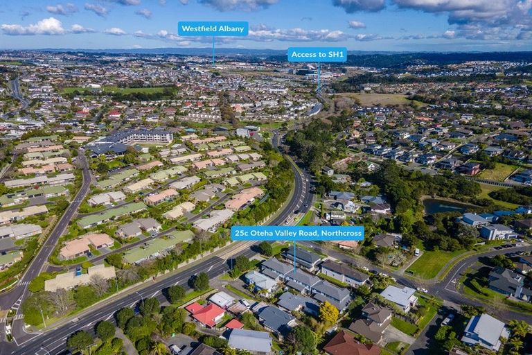 Photo of property in 25c Oteha Valley Road, Northcross, Auckland, 0632