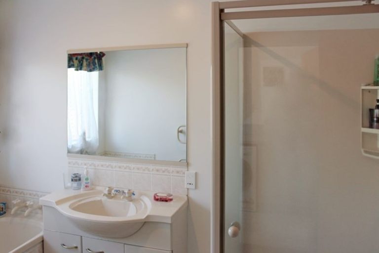 Photo of property in 39 Showgate Avenue, Sockburn, Christchurch, 8042