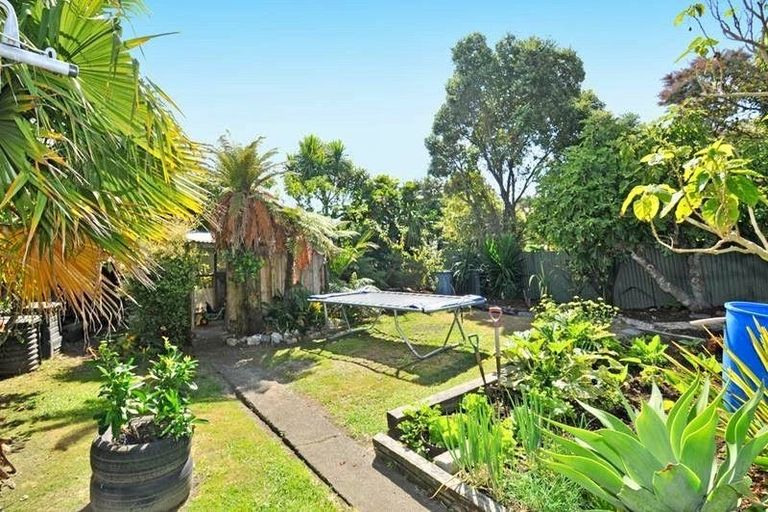 Photo of property in 106 Calliope Road, Stanley Point, Auckland, 0624