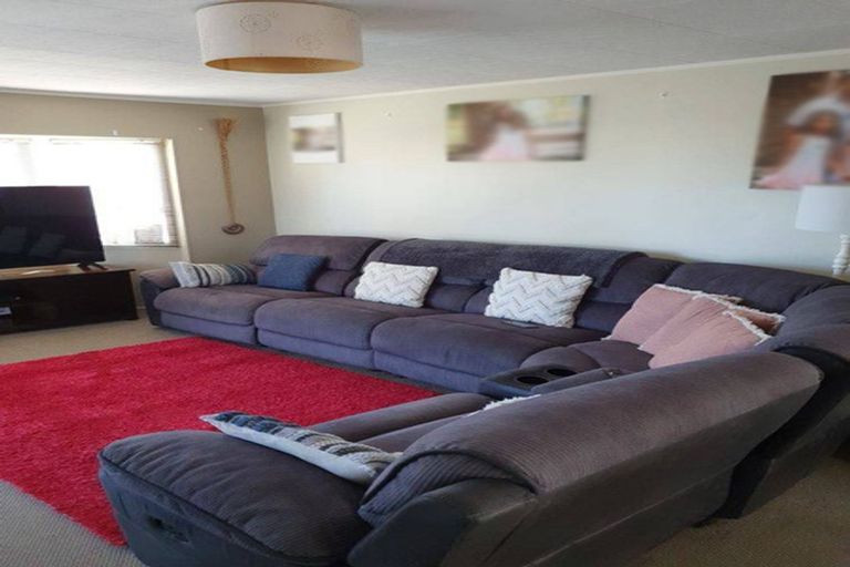 Photo of property in 9 Balwyn Place, Clendon Park, Auckland, 2103