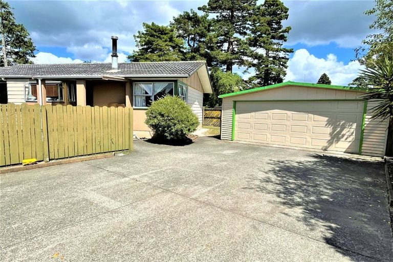 Photo of property in 69 Chilcott Road, Henderson, Auckland, 0612