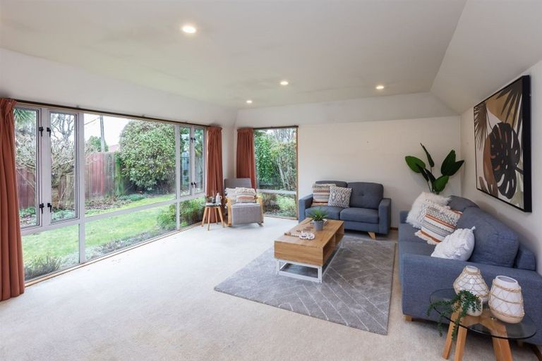 Photo of property in 255 Avonhead Road, Avonhead, Christchurch, 8042
