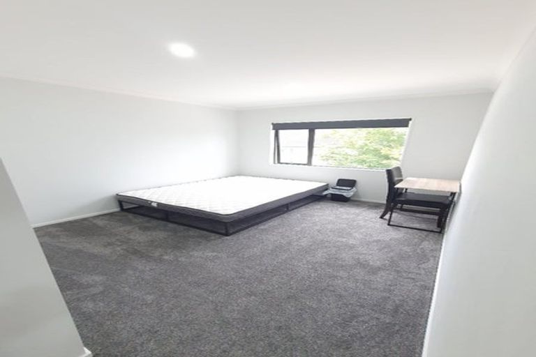 Photo of property in 425d Great South Road, Opaheke, Papakura, 2113