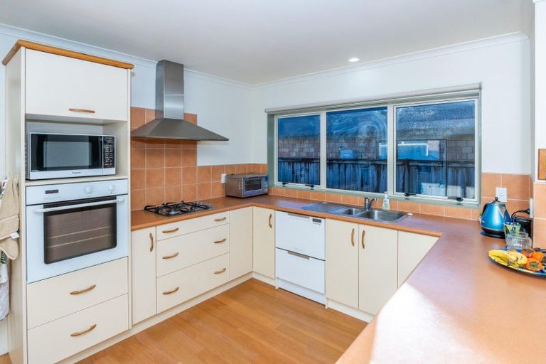 Photo of property in 15 Roderick Place, Rototuna, Hamilton, 3210