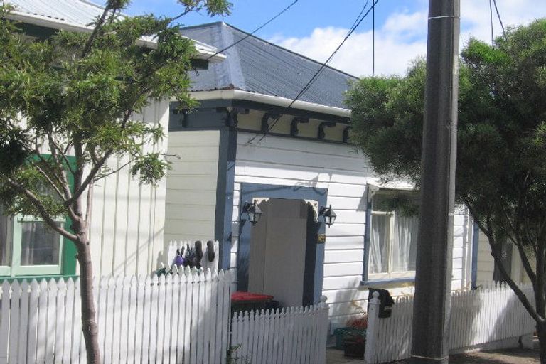 Photo of property in 24 Scarborough Terrace, Mount Victoria, Wellington, 6011