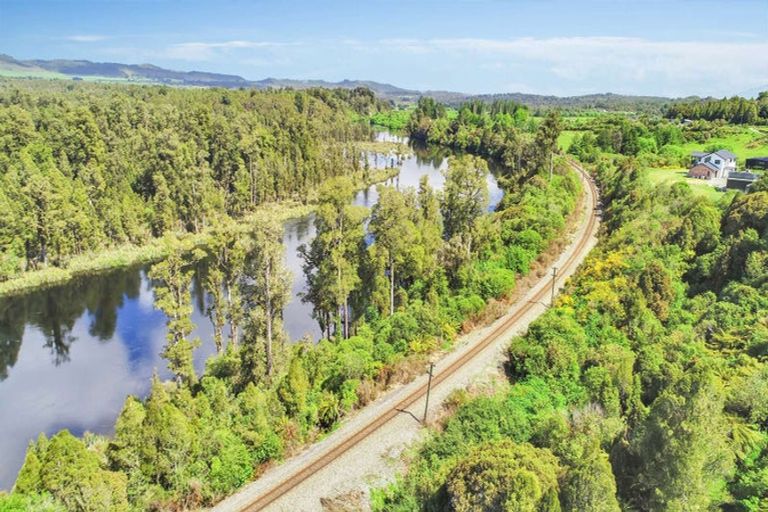 Photo of property in 1946 Arnold Valley Road, Moana, Dobson, 7872