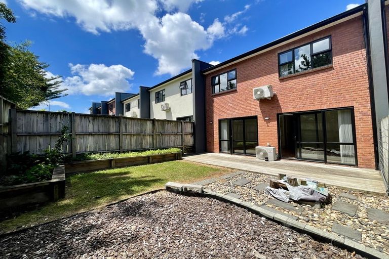 Photo of property in 6b Carlos Drive, Flat Bush, Auckland, 2016