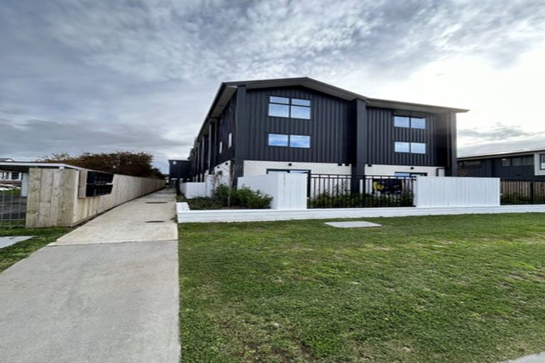 Photo of property in 8/59 Neil Avenue, Te Atatu Peninsula, Auckland, 0610