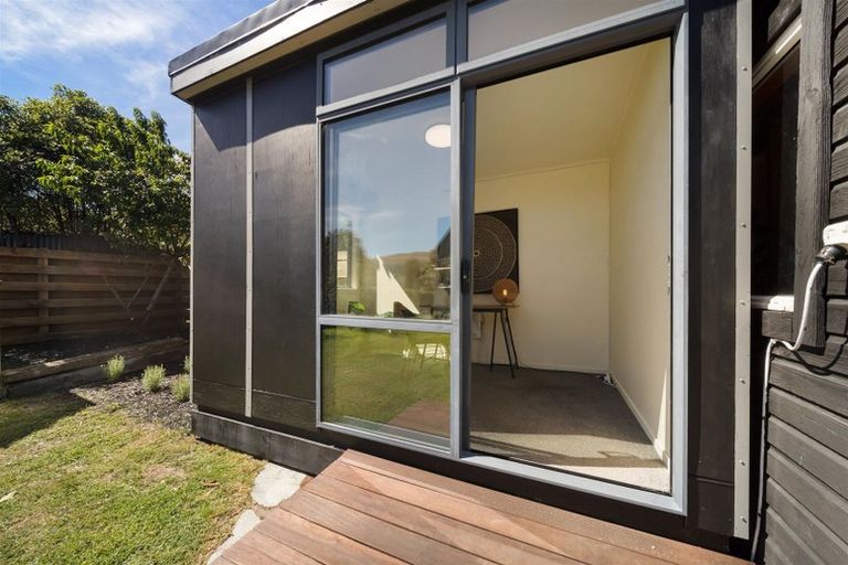 Photo of property in 33 Oregon Drive, Kelvin Heights, Queenstown, 9300