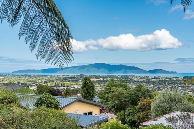 Photo of property in 35 Tui Crescent, Waikanae, 5036