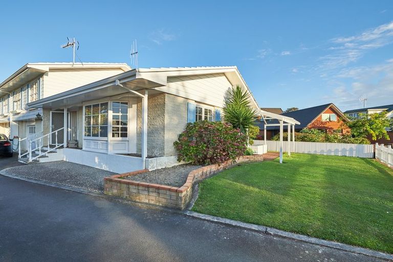 Photo of property in 10 Just Place, West End, Palmerston North, 4410