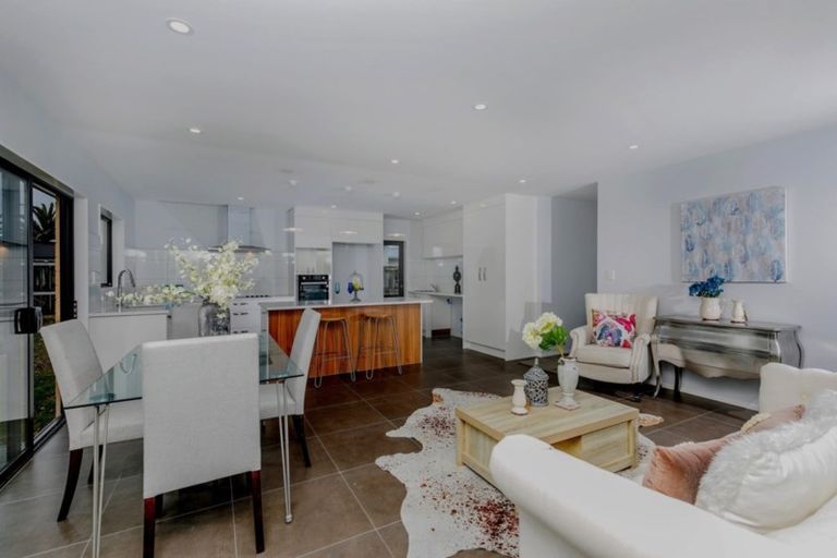 Photo of property in 1/25 Kennington Drive, Clendon Park, Auckland, 2103