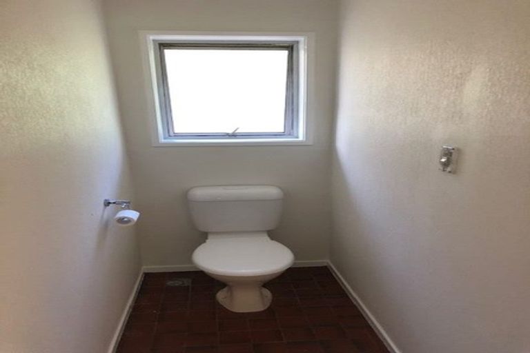 Photo of property in 4 Sispara Place, Beach Haven, Auckland, 0626