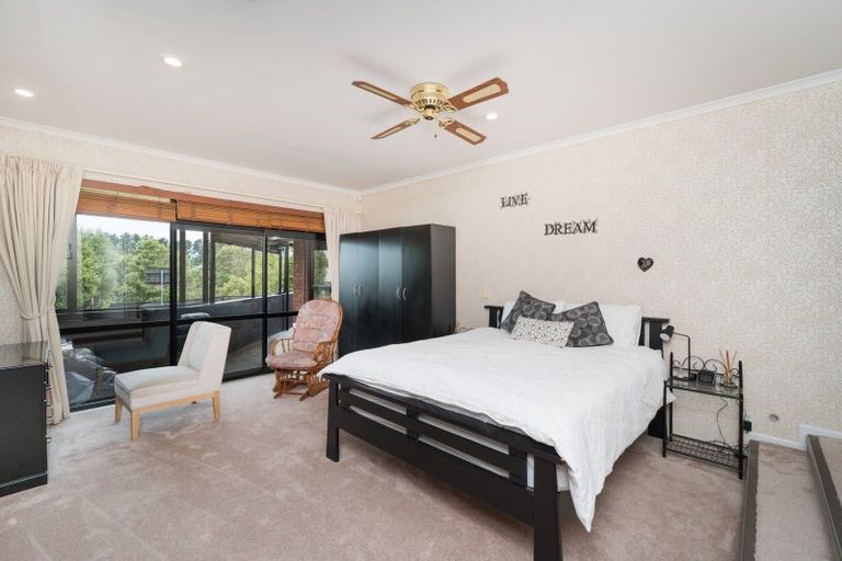 Photo of property in 54 Cashmere Drive, Fitzherbert, Palmerston North, 4410
