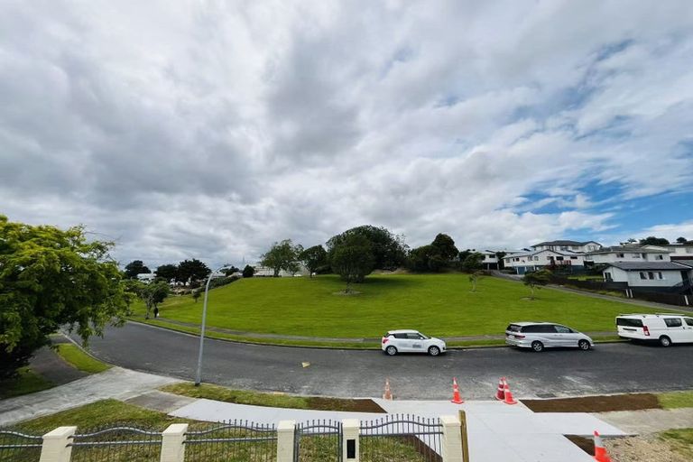 Photo of property in 15 Aronia Way, Goodwood Heights, Auckland, 2105