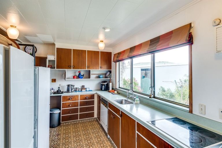 Photo of property in 110 Avondale Road, Taradale, Napier, 4112