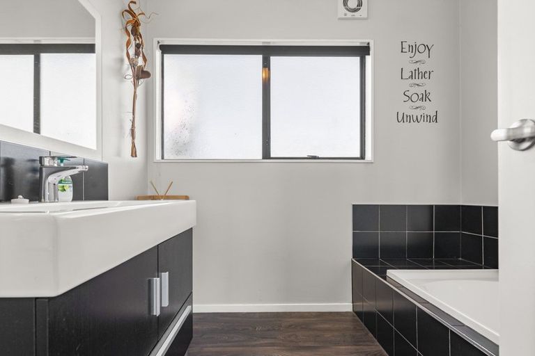 Photo of property in 27 Owhatiura Drive, Lynmore, Rotorua, 3010