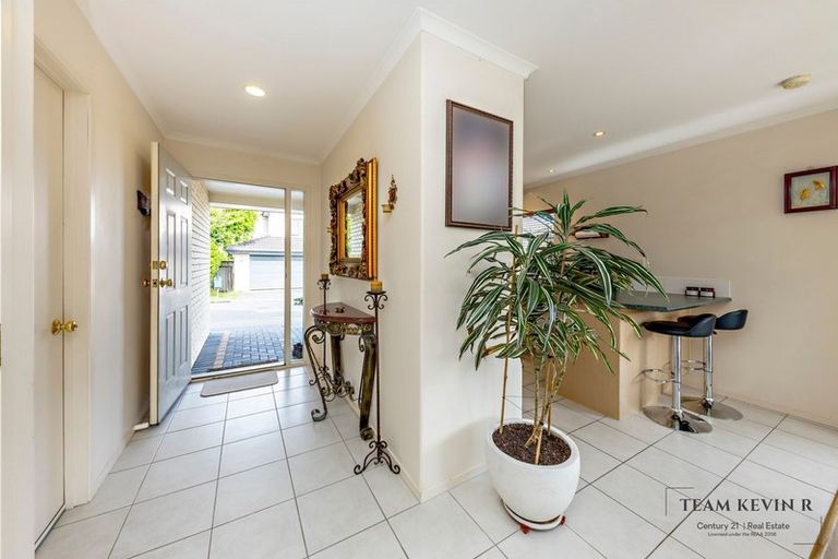 Photo of property in 47d Redoubt Road, Goodwood Heights, Auckland, 2105