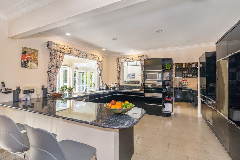 Photo of property in 32 Military Road, Boulcott, Lower Hutt, 5010