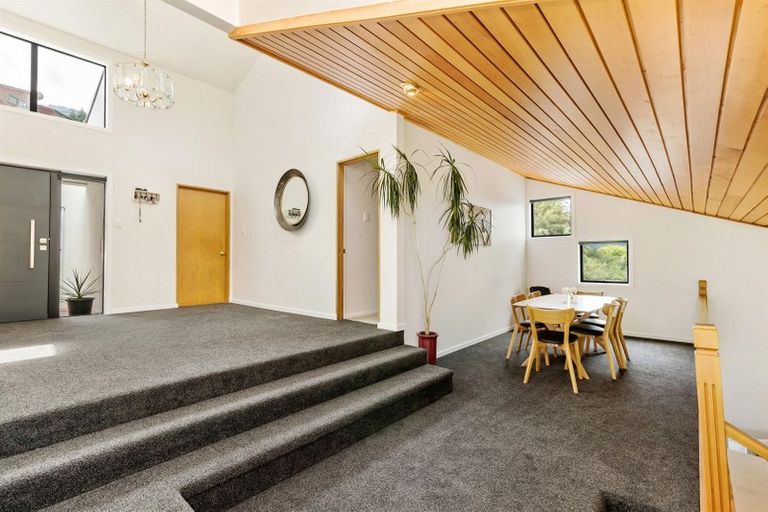 Photo of property in 17 Thorn Crescent, Fernhill, Queenstown, 9300