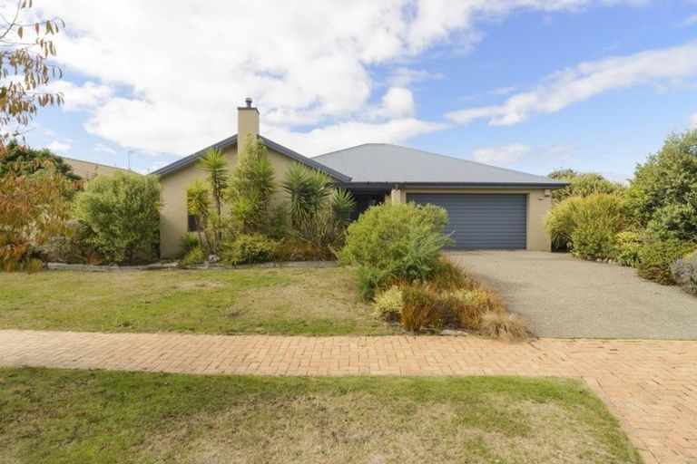 Photo of property in 24 Clearview Drive, Milson, Palmerston North, 4414