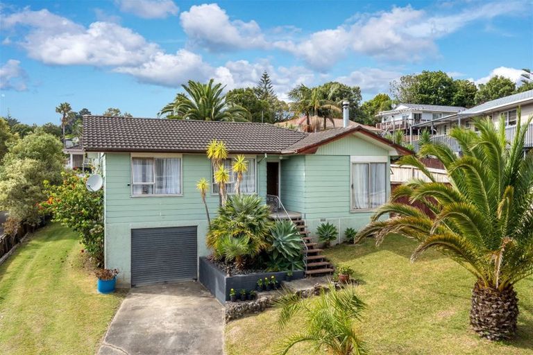 Photo of property in 13 Spinella Drive, Bayview, Auckland, 0629