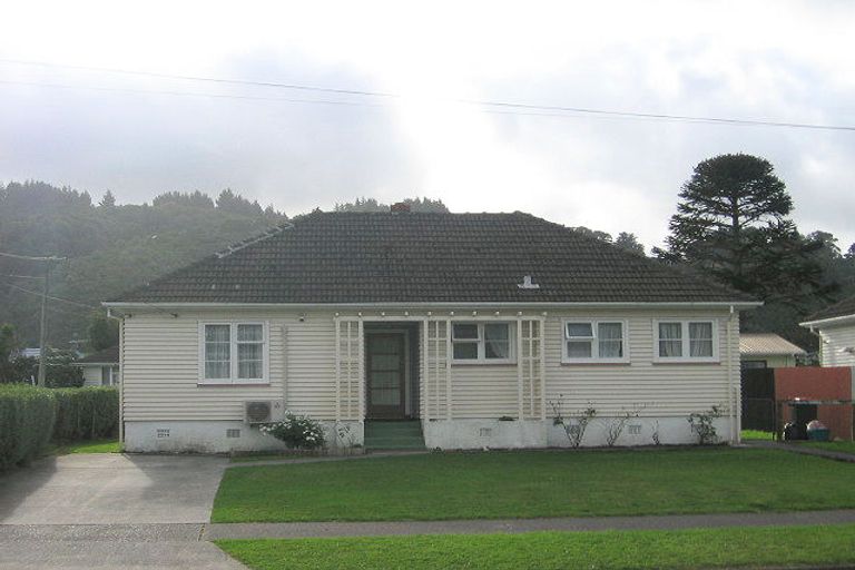 Photo of property in 15 Reynolds Street, Taita, Lower Hutt, 5011