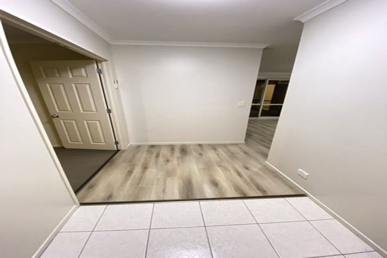 Photo of property in 10 San Bernadino Drive, Henderson, Auckland, 0612