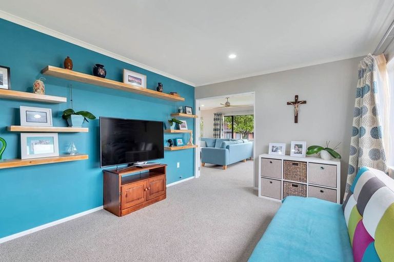 Photo of property in 11 South Kensington Way, Henderson, Auckland, 0612
