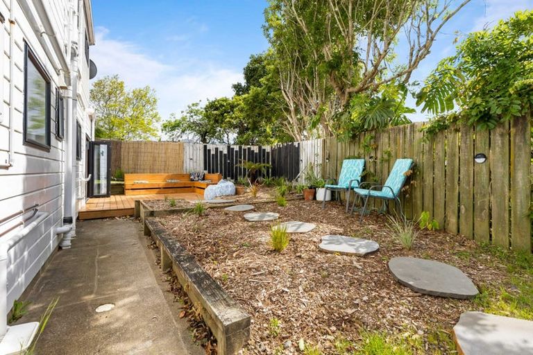 Photo of property in 1/98 Astley Avenue, New Lynn, Auckland, 0600