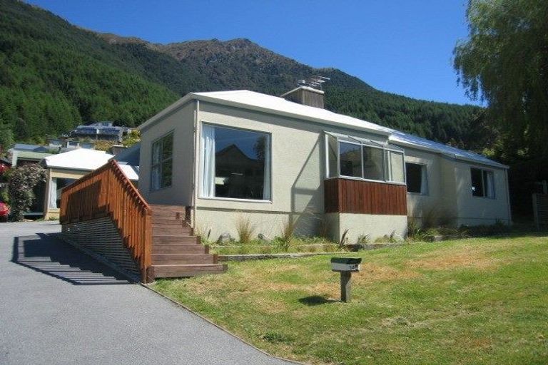Photo of property in 14a Williams Street, Sunshine Bay, Queenstown, 9300