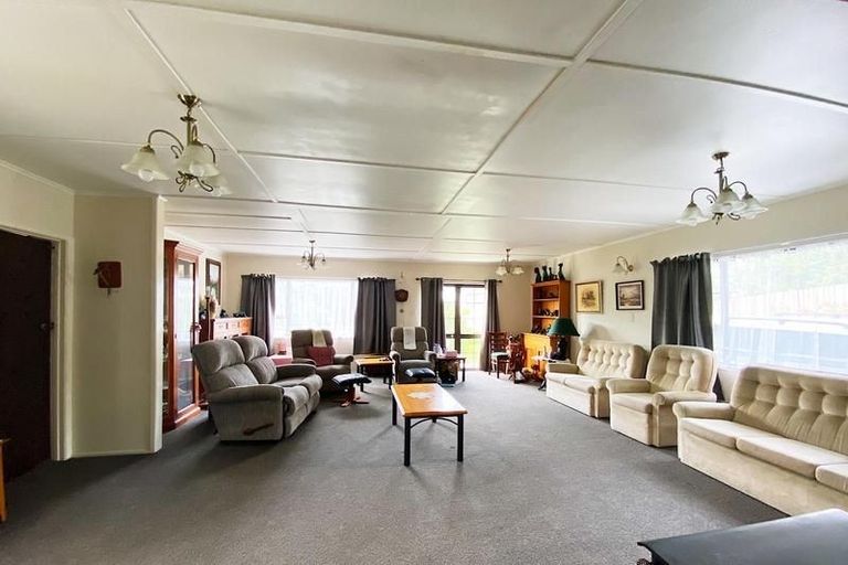 Photo of property in 15 Whaka Street, Maungaturoto, 0520