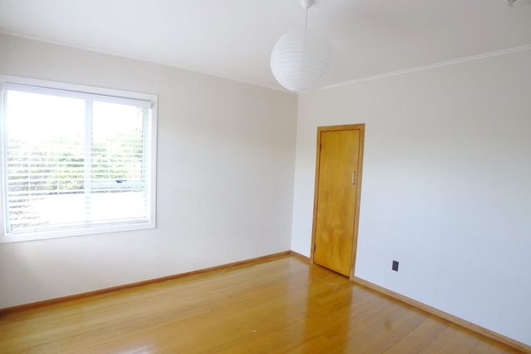 Photo of property in 42 Kervil Avenue, Te Atatu Peninsula, Auckland, 0610