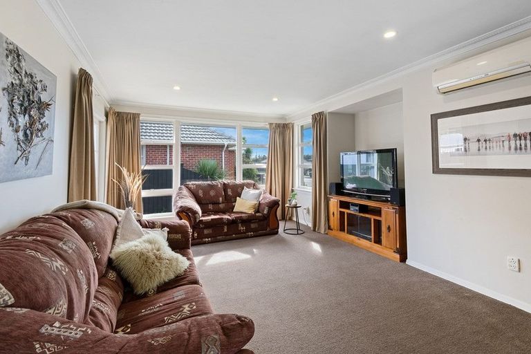 Photo of property in 10 Clipper Place, Redwood, Christchurch, 8051