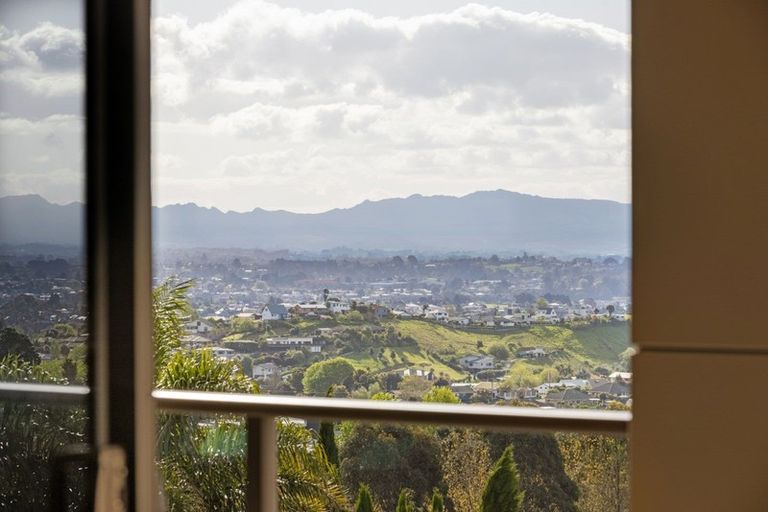 Photo of property in 1 Holcombrooke Lane, Welcome Bay, Tauranga, 3175