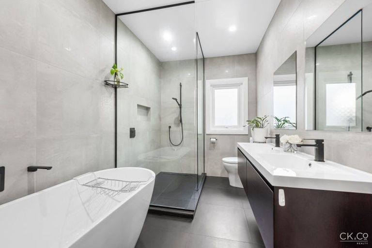 Photo of property in 82 Knights Road, Hutt Central, Lower Hutt, 5010