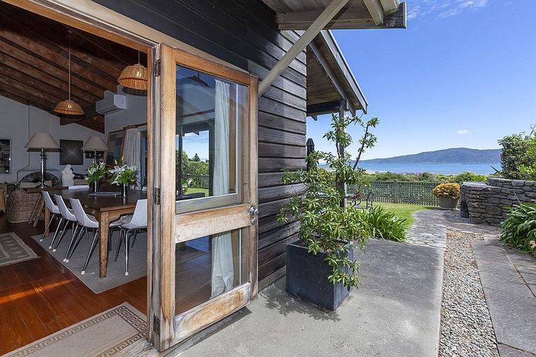Photo of property in 41 Field Way, Waikanae Beach, Waikanae, 5036