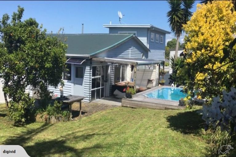 Photo of property in 1 Waiau Street, Torbay, Auckland, 0630