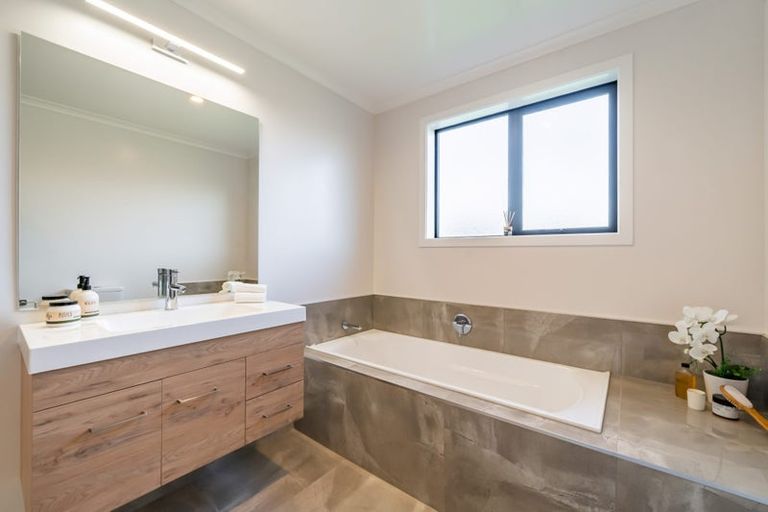 Photo of property in 79 Mawai Hakona Drive, Wallaceville, Upper Hutt, 5018