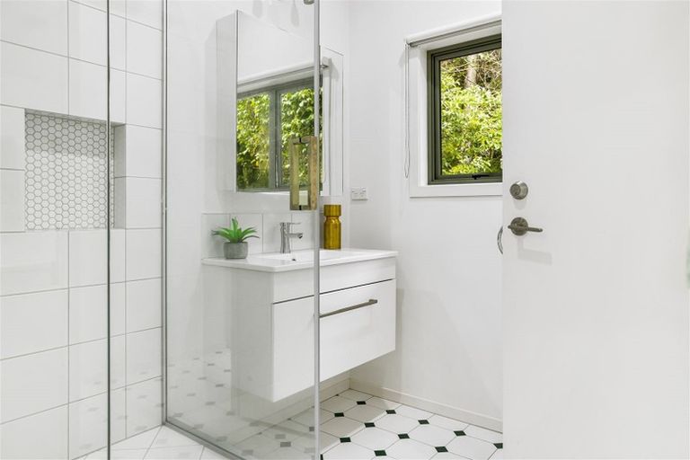 Photo of property in 60a Kaurilands Road, Titirangi, Auckland, 0604