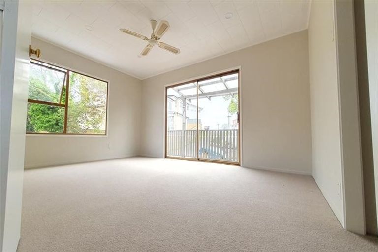 Photo of property in 72 Seaview Road, Glenfield, Auckland, 0629