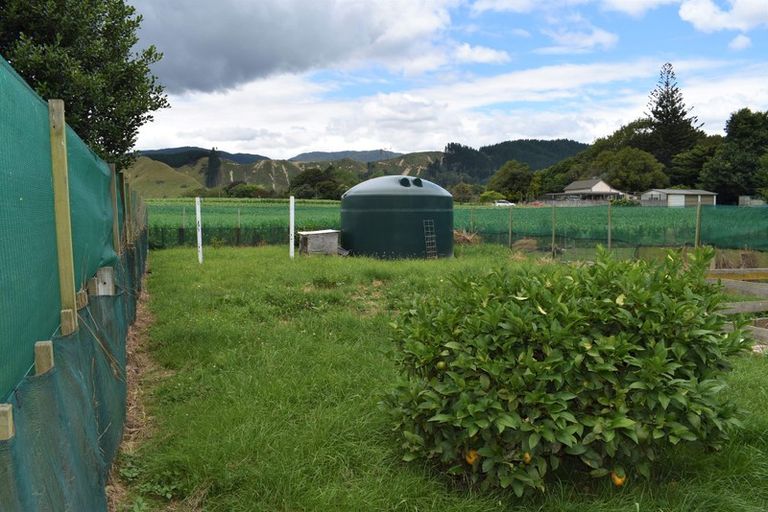 Photo of property in 37 Waikawa Beach Road, Manakau, Levin, 5573