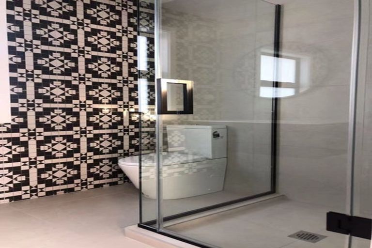 Photo of property in 19a Lyttelton Avenue, Forrest Hill, Auckland, 0620