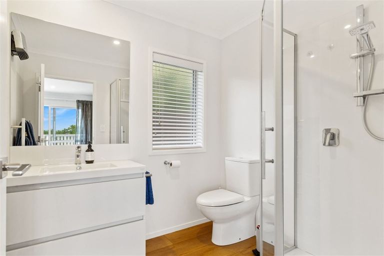 Photo of property in 22a Raelene Place, Massey, Auckland, 0614