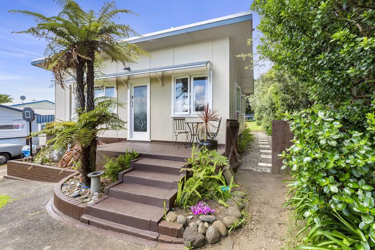 Photo of property in 14 Smith Street, Raglan, 3225
