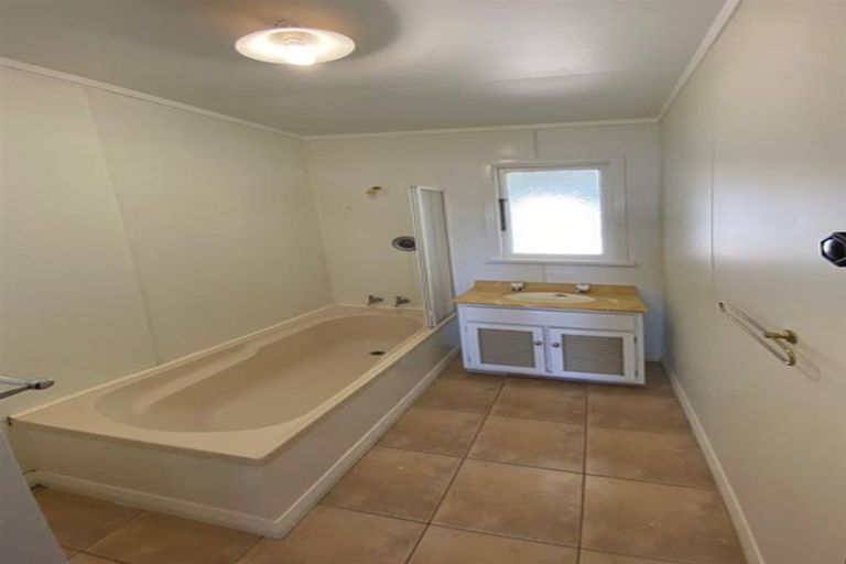 Photo of property in 162 Lemon Street, Strandon, New Plymouth, 4312