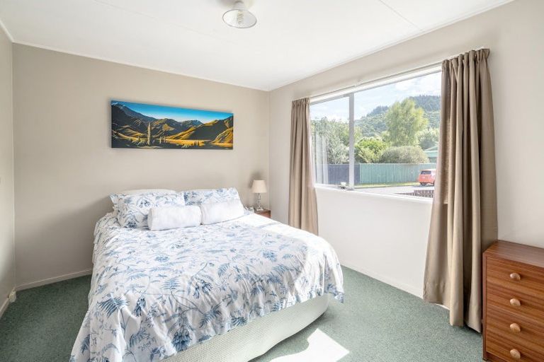Photo of property in 8 Kowhai Grove, Featherston, 5710