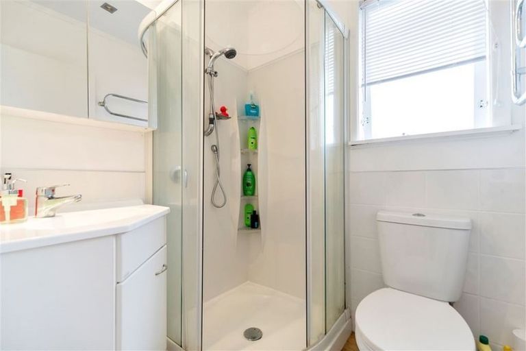 Photo of property in 3/89 Lake Road, Northcote, Auckland, 0627