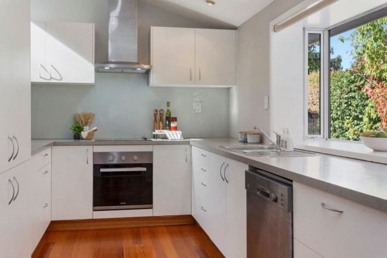 Photo of property in 17 Chepstow Avenue, Fendalton, Christchurch, 8052