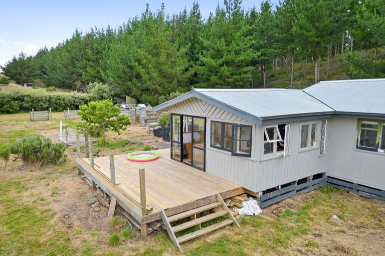Photo of property in 577 Waikawa Beach Road, Waikawa Beach, Levin, 5573